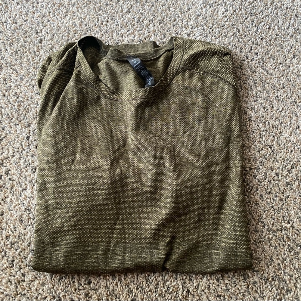Lululemon Green Short Sleeve Shirt